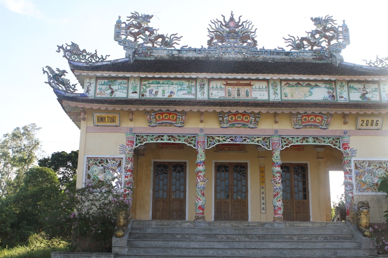 Nhà thờ họ tộc Nguyễn Hữu - Làng Ưu Điềm